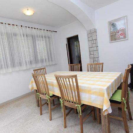 Apartments Lara Ровин Екстериор снимка