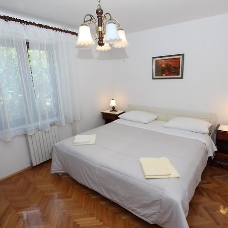 Apartments Lara Ровин Екстериор снимка