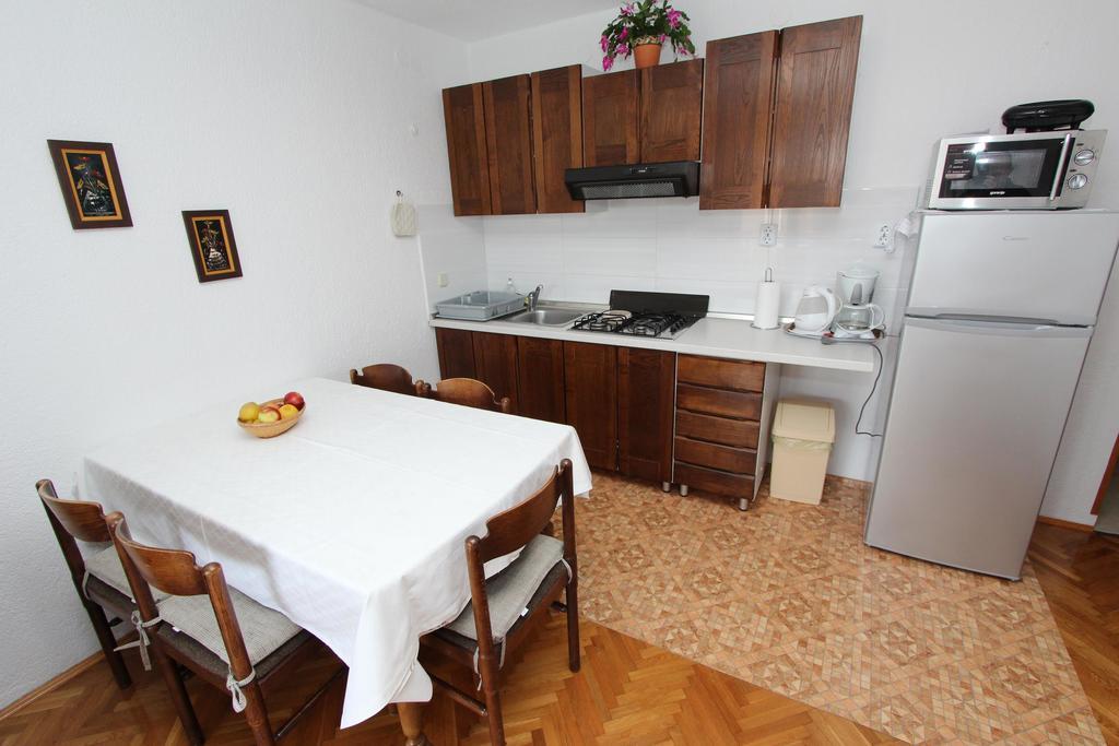 Apartments Lara Ровин Екстериор снимка