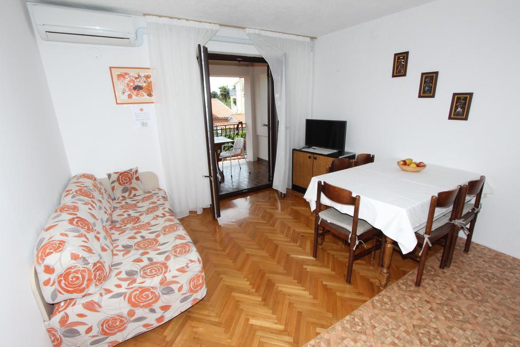 Apartments Lara Ровин Екстериор снимка