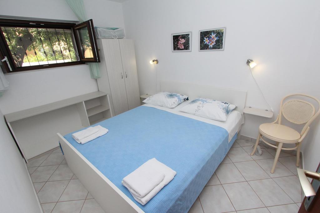 Apartments Lara Ровин Екстериор снимка