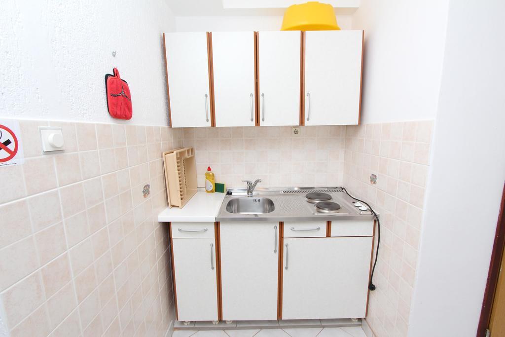 Apartments Lara Ровин Екстериор снимка
