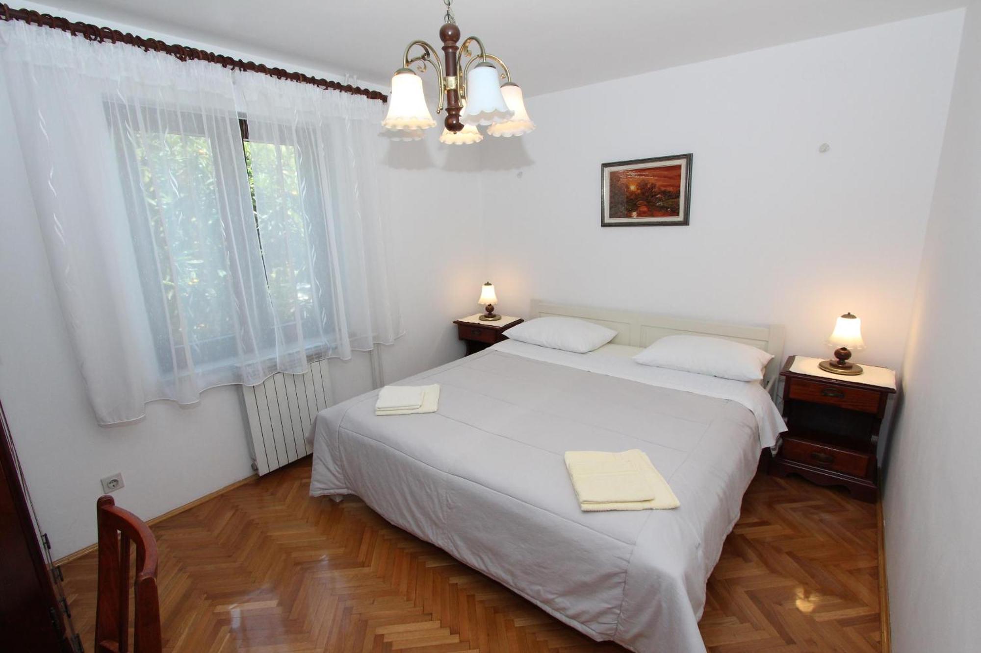 Apartments Lara Ровин Екстериор снимка