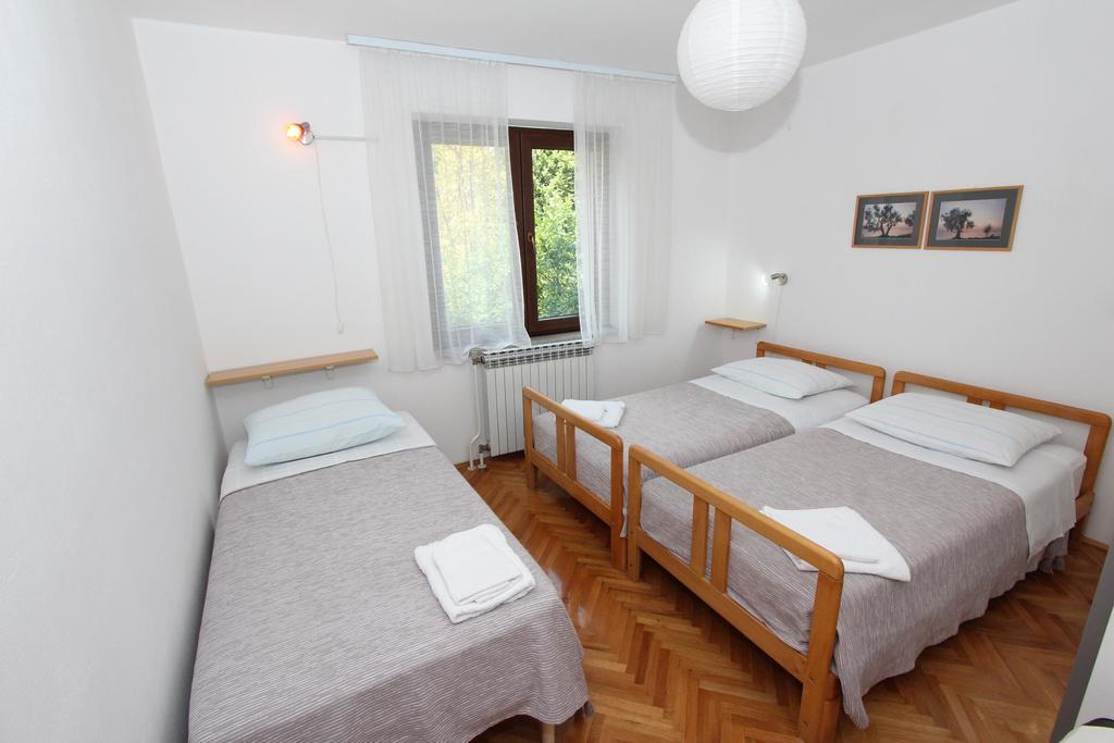 Apartments Lara Ровин Екстериор снимка