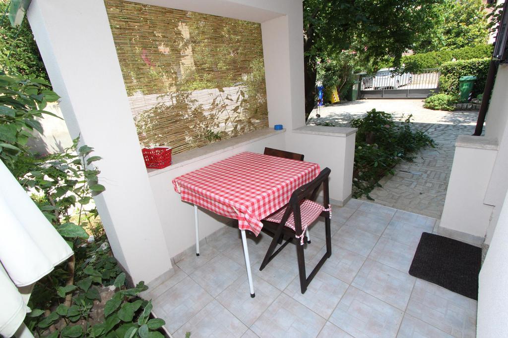 Apartments Lara Ровин Екстериор снимка