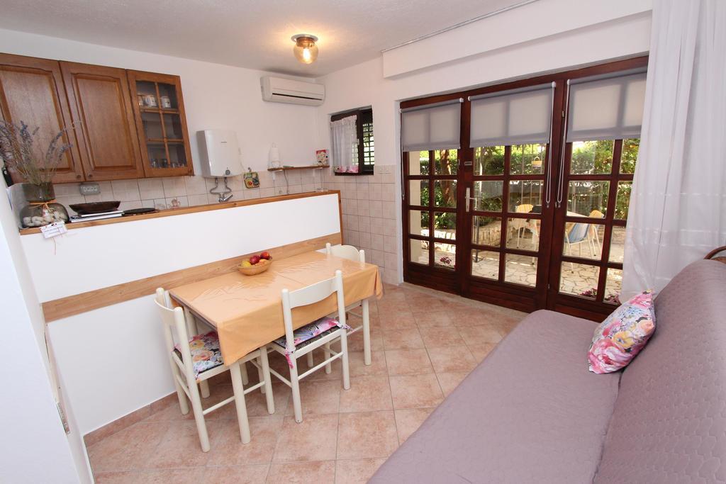 Apartments Lara Ровин Екстериор снимка