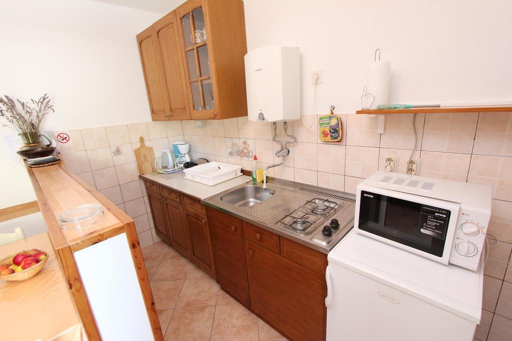 Apartments Lara Ровин Екстериор снимка