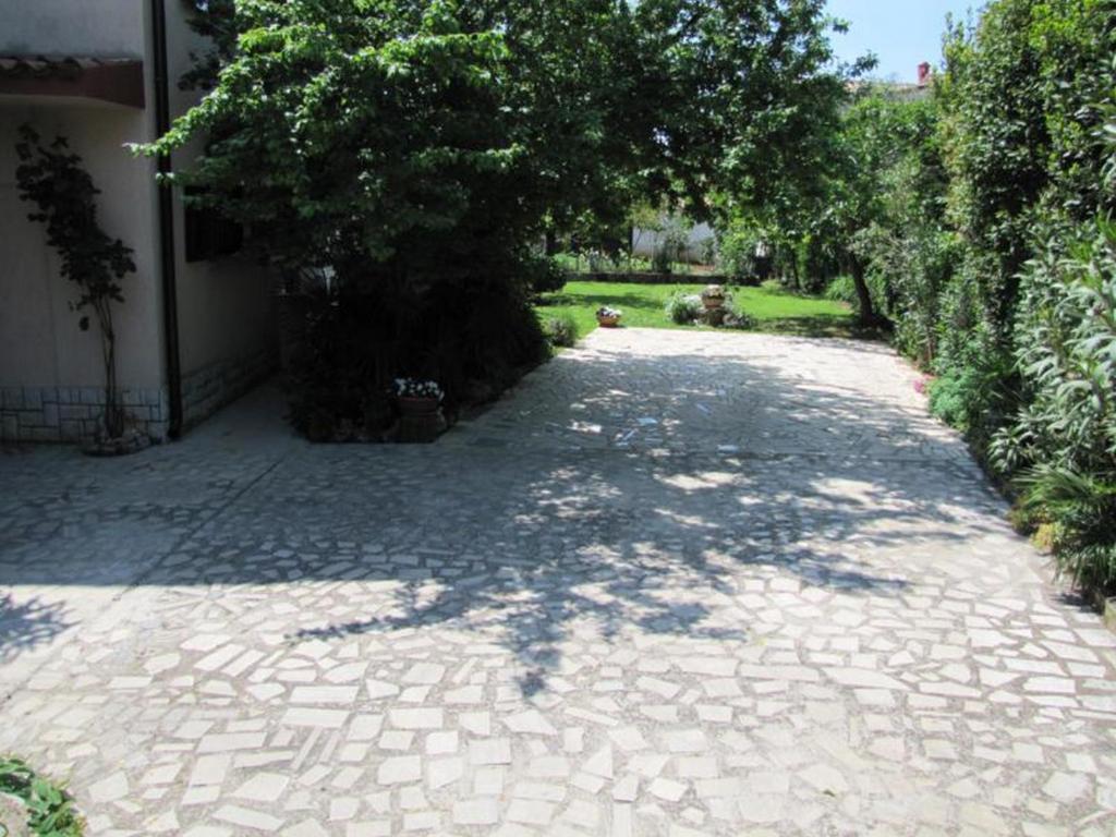 Apartments Lara Ровин Екстериор снимка